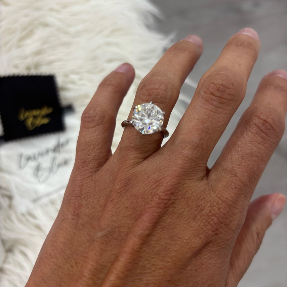 5 Carat Moissanite Solitaire Ring I
Sterling Silver | Lavender Blue